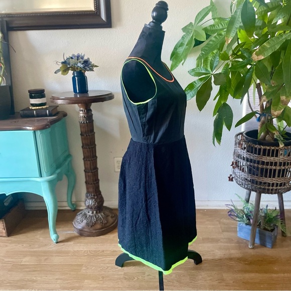 T Tahari Neon Lined Fit & Flare A-Line Mid Length Sleeveless Dress - Picture 2 of 7